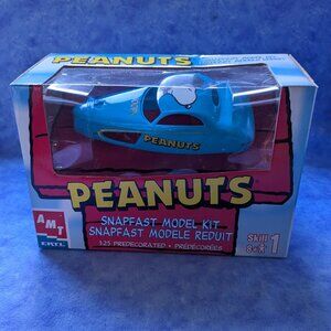 Vintage Snoopy Snapfast model kit